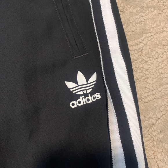 Baggy Adidas Pants - Picture 3 of 5